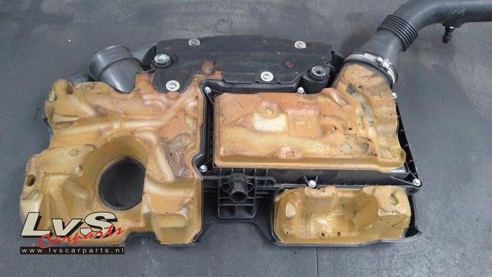 Luchtfilterhuis van een Fiat 500C (312) 0.9 TwinAir 85 2012