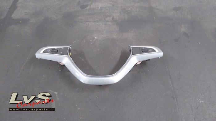 Skoda Rapid Steering wheel mounted radio control