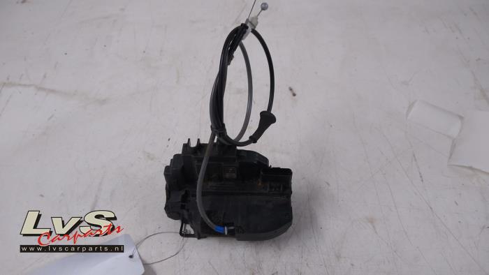 Nissan Qashqai Front door lock mechanism 4-door, right