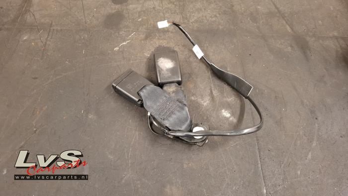 Nissan Micra Insertion ceinture de sécurité arrière gauche