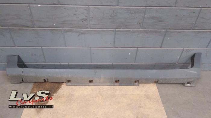 Ford Ecosport Side skirt, left