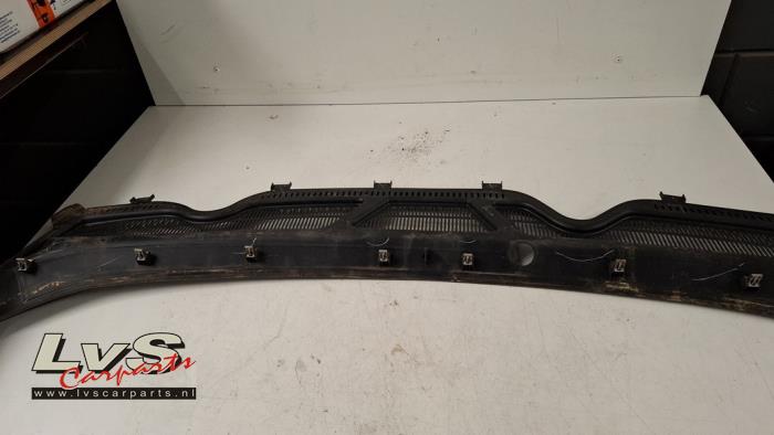 Ford Ecosport Cowl top grille