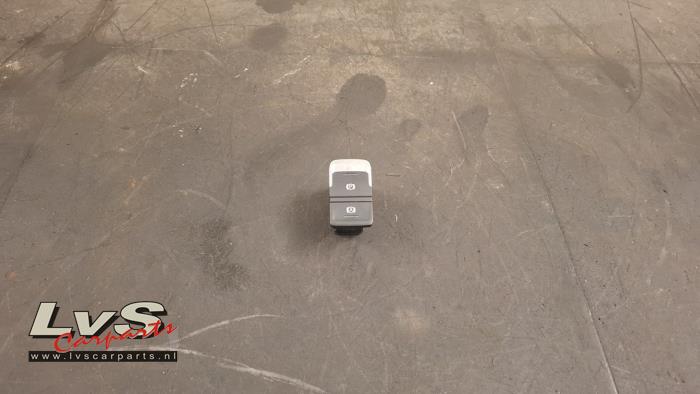 Brytare, parkeringsbroms från en Seat Leon (5FB) 2.0 TSI FR 16V 2019