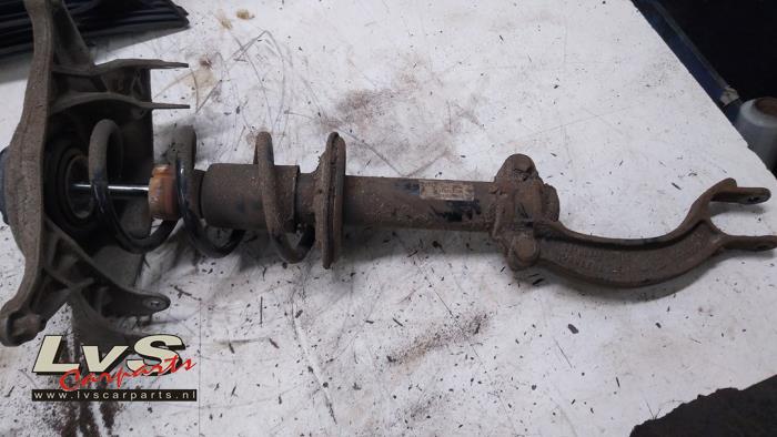 Audi A4 Stoßdämpferstrebe links vorne