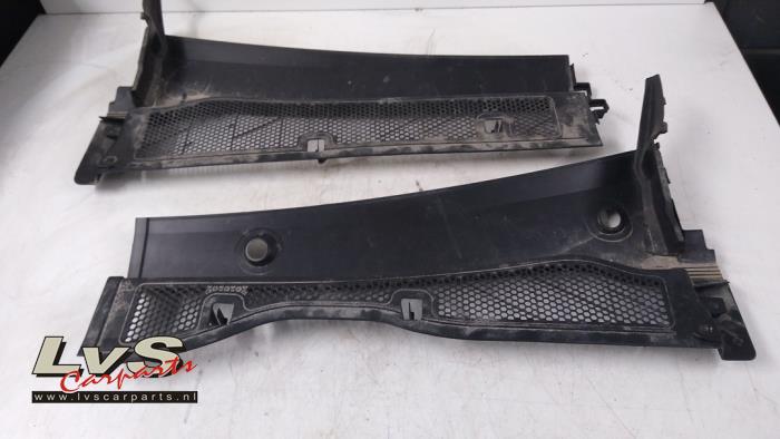 Opel Corsa Cowl top grille