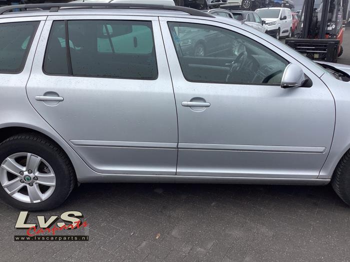 Skoda Octavia Rear door 4-door, right