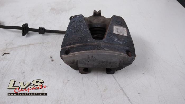 Opel Vivaro Remklauw (Tang) rechts-voor