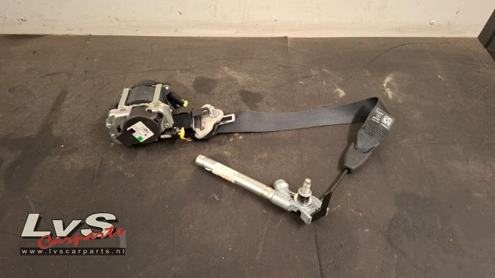 Nissan Micra Tendeur de ceinture droit