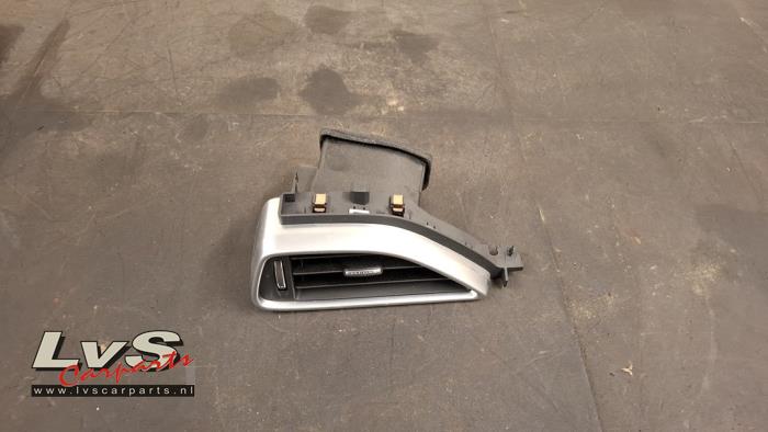 Jaguar F-Pace Dashboard vent