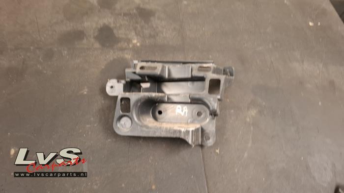 Peugeot 208 Stoßstangenstütze rechts hinten