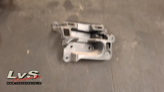 Peugeot 208 Stoßstangenstütze links hinten