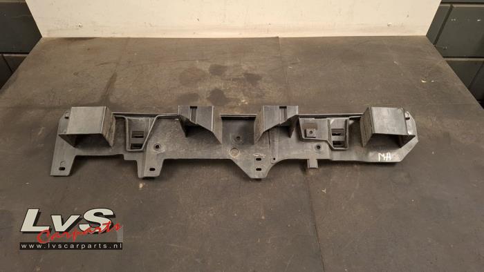 Peugeot 208 Support pare-chocs arrière centre