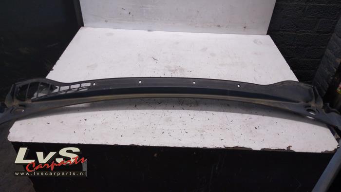 Opel Ampera Cowl top grille