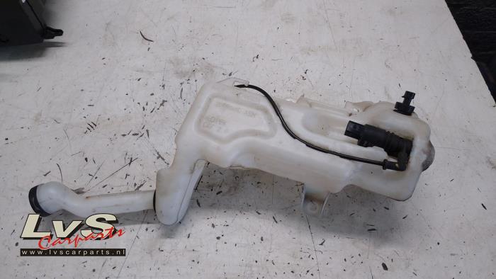 Opel Ampera Front windscreen washer reservoir