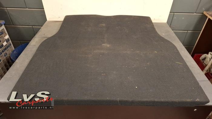 Mercedes CLA Plaque sol coffre