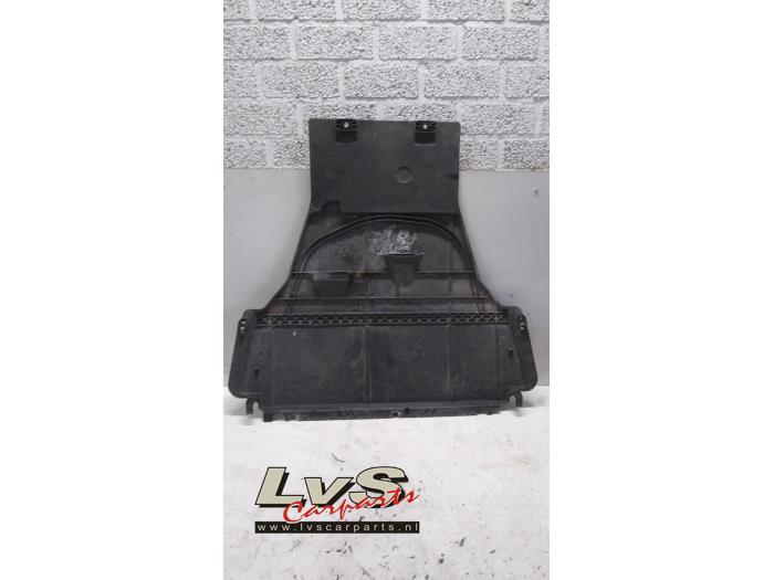 Renault Megane Schutzblech Boden