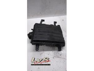 Używane Obudowa filtra powietrza Iveco New Daily VI 33S13, 35C13, 35S13 Cena € 121,00 Z VAT oferowane przez LvS Carparts