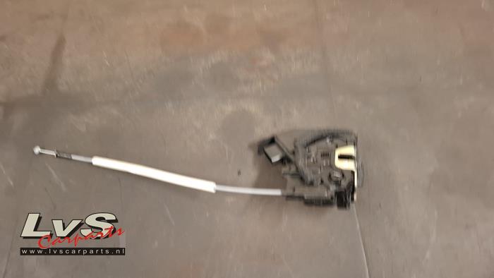 Kia Stonic Türschlossmechanik 4-türig rechts hinten