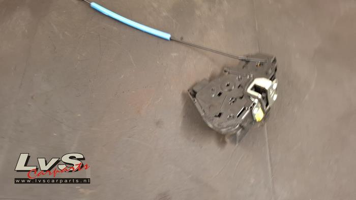 Kia Stonic Türschlossmechanik 4-türig links vorne