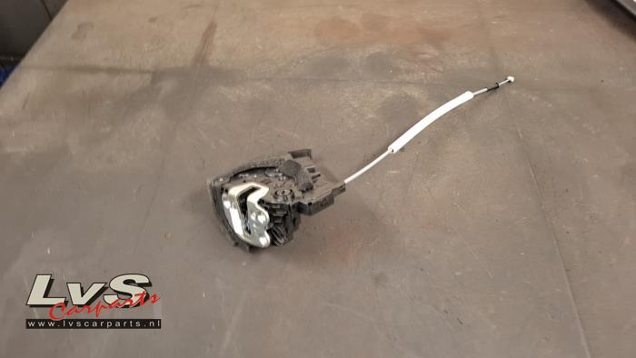 Kia Stonic Deurslot Mechaniek 4Deurs links-achter