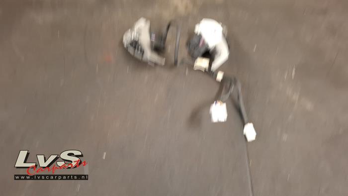 Nissan Juke Steering wheel mounted radio control