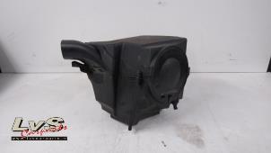 Begagnade Luftfilterhus Ford Focus 3 Wagon 1.0 Ti-VCT EcoBoost 12V 125 Pris € 30,00 Marginaltabell erbjuds av LvS Carparts