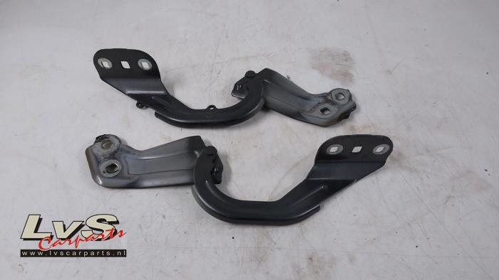 Ford Focus Bonnet Hinge