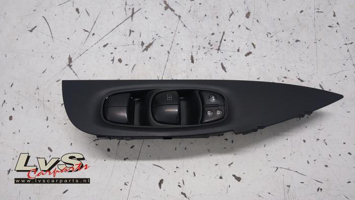 Nissan Qashqai Electric window switch