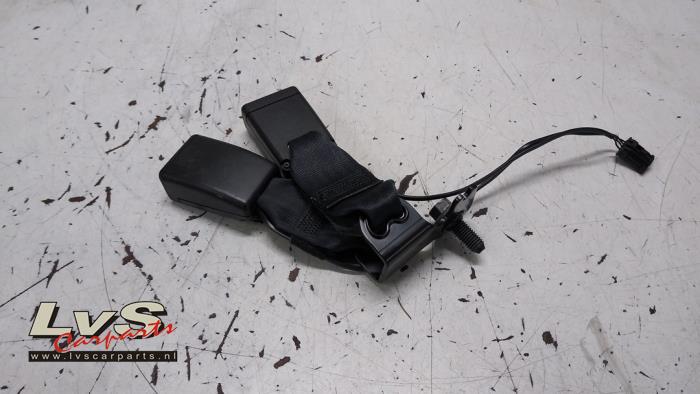 Opel Crossland X Rear seatbelt buckle, left