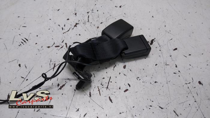 Opel Crossland X Rear seatbelt buckle, right