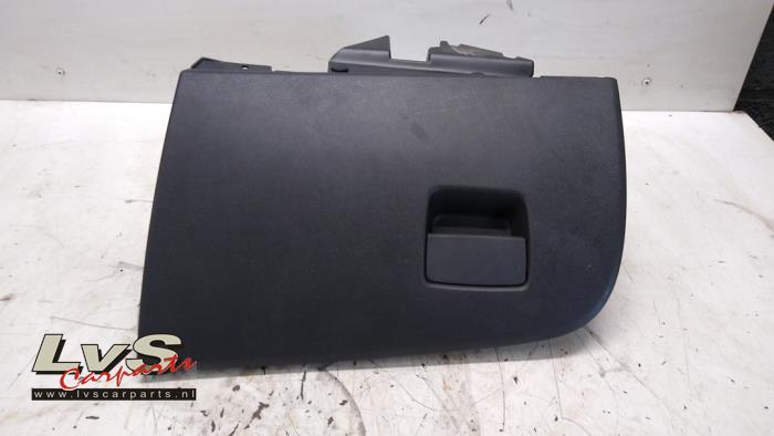 Opel Crossland X Glovebox