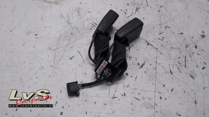 Opel Karl Rear seatbelt buckle, centre