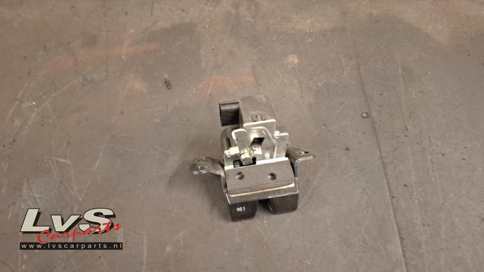 Hyundai I30 Tailgate lock mechanism