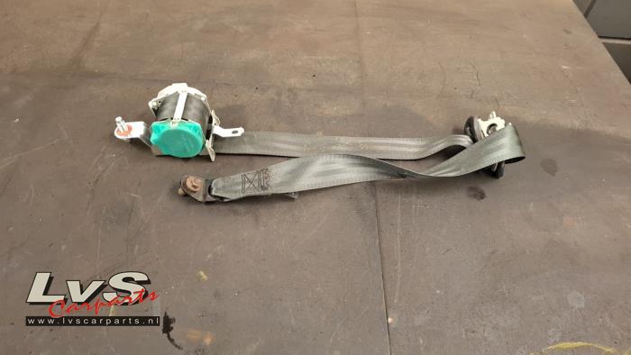 Hyundai I30 Rear seatbelt, left