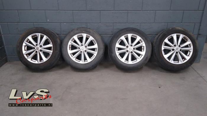 Nissan Qashqai Set of wheels + tyres