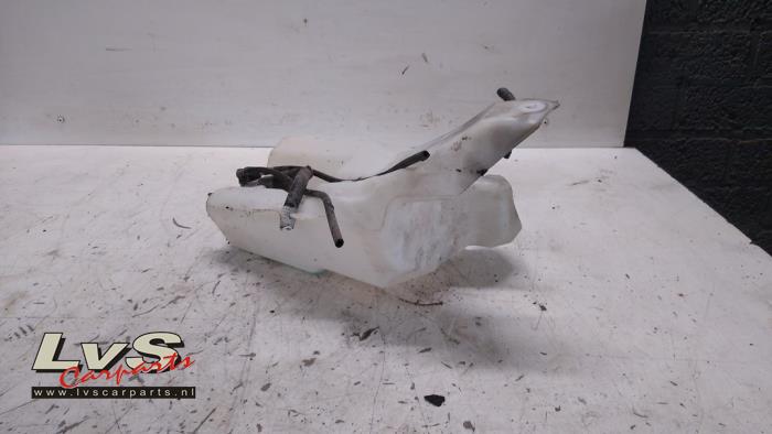 Nissan Qashqai Front windscreen washer reservoir