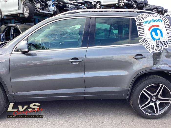 Volkswagen Tiguan Door 4-door, front left