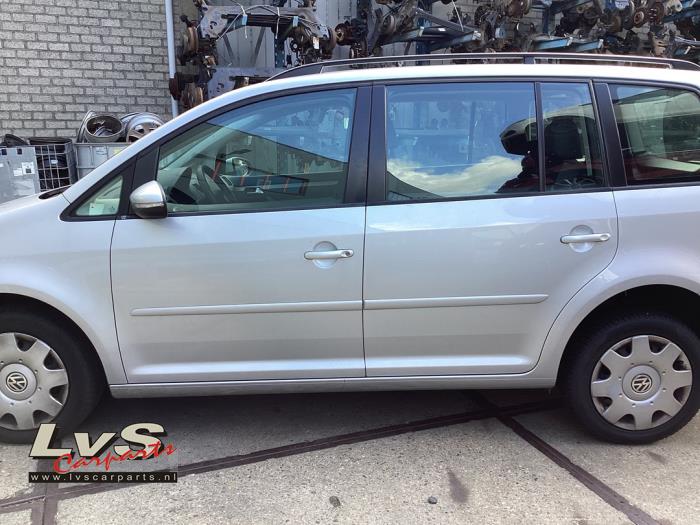 Volkswagen Touran Door 4-door, front left