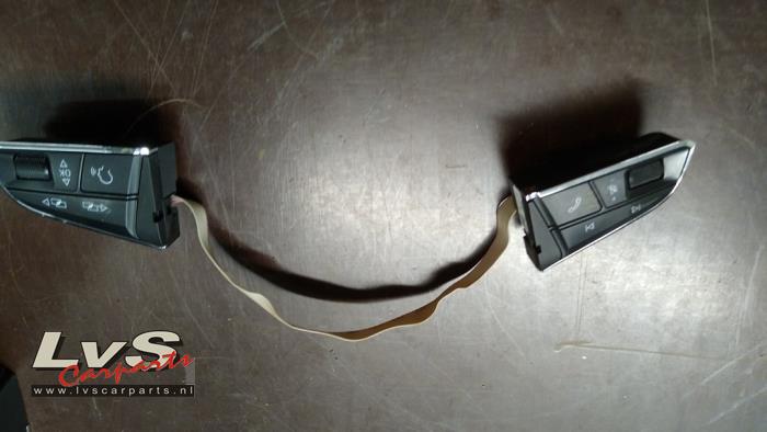 Seat Leon Steering wheel switch
