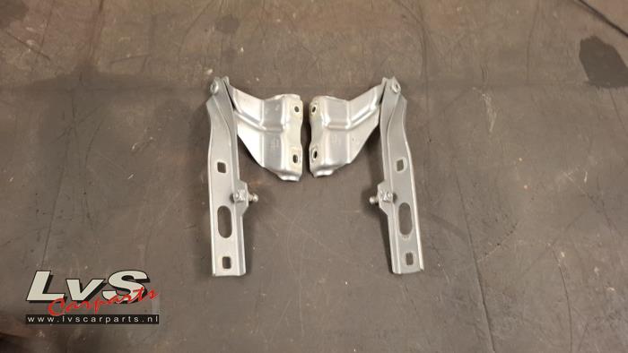 Audi Q5 Bonnet Hinge