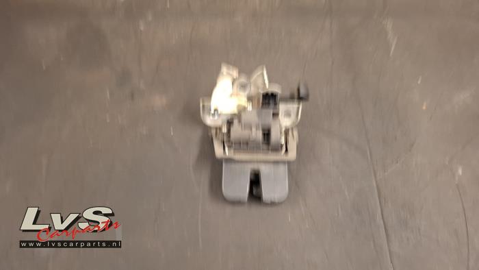 Audi Q5 Tailgate lock mechanism