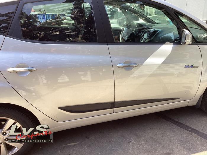 Hyundai IX20 Front door 4-door, right