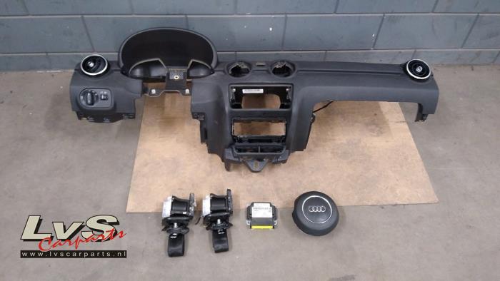 Audi A1 Airbag set + dashboard