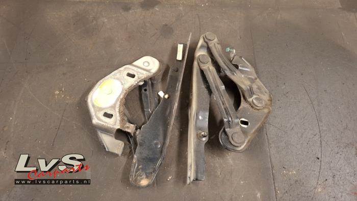 Audi A1 Bonnet Hinge
