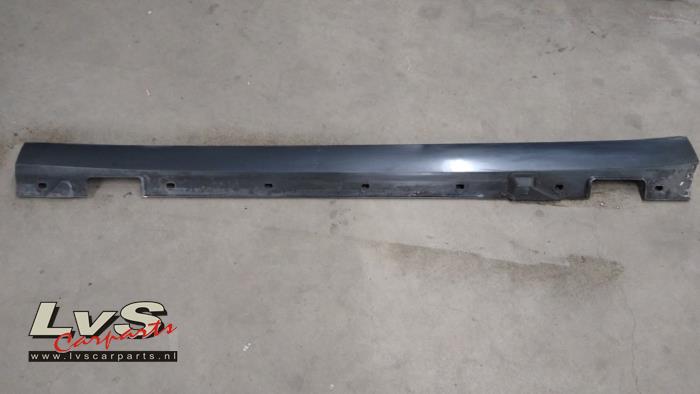 Mercedes E-Klasse Seitenschürze links