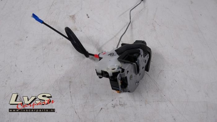 Opel Zafira Serrure portière mécanique 4portes avant droite