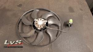 Begagnade Kylfläkt Opel Astra J (PC6/PD6/PE6/PF6) 1.6 16V Ecotec Pris € 40,00 Marginaltabell erbjuds av LvS Carparts