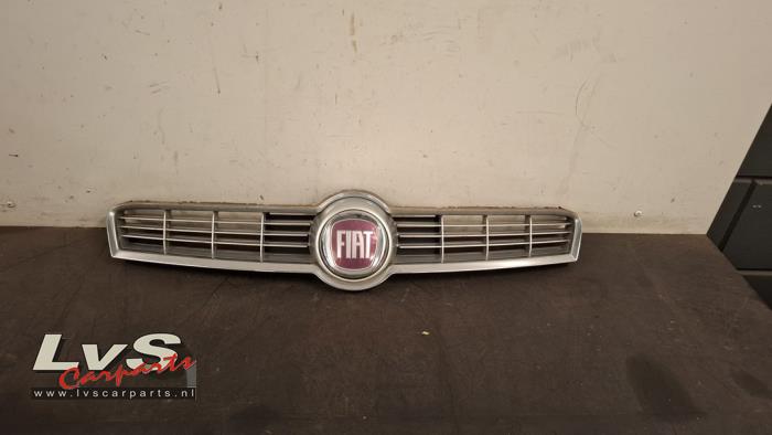 Fiat Sedici Grille