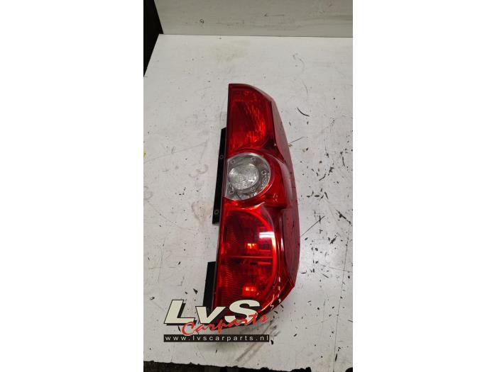 Opel Combo Feu arrière droit