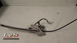 Używane Silnik oslony bagaznika lewy Mercedes E Estate (S212) E-200 CDI 16V BlueEfficiency,BlueTEC Cena € 23,50 Procedura marży oferowane przez LvS Carparts